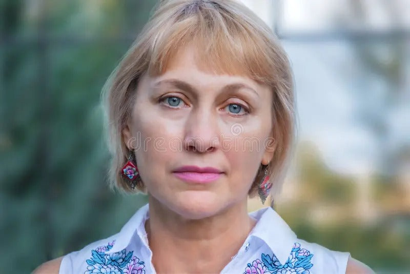 files/imgi_244_retrato-de-una-mujer-rubia-anos-mediana-edad-sobre-fondo-natural-209004693.jpg
